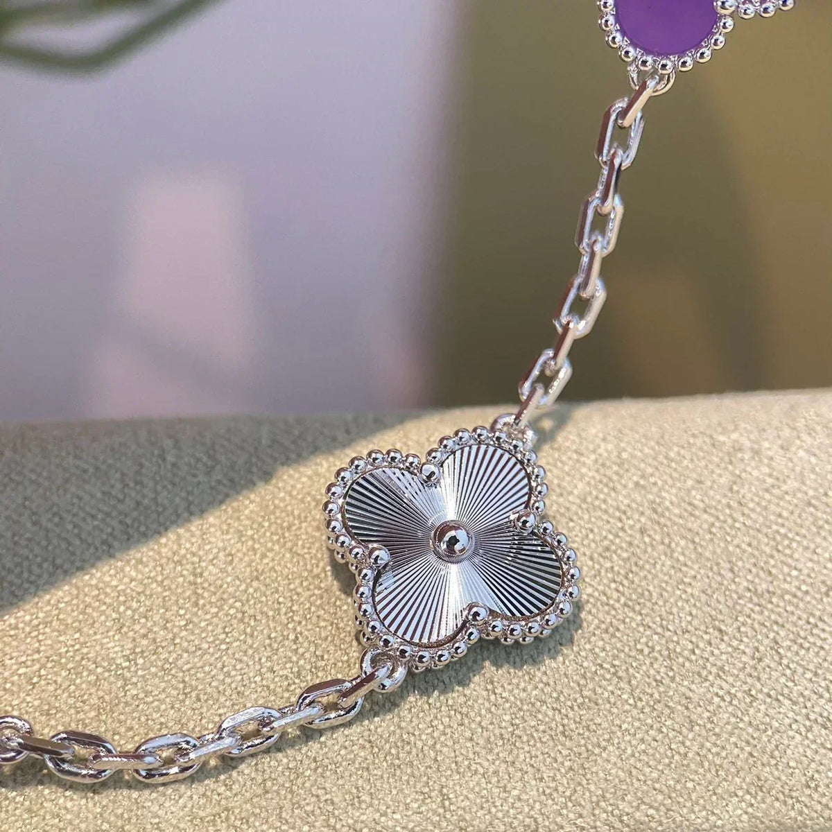 [⭐Aura] CLOVER 5 MOTIF VIOLET BRACELET COLLECTION