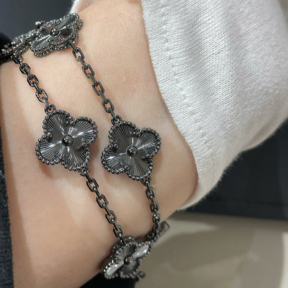 [⭐Aura]CLOVER 5 MOTIF BLACK BRACELET