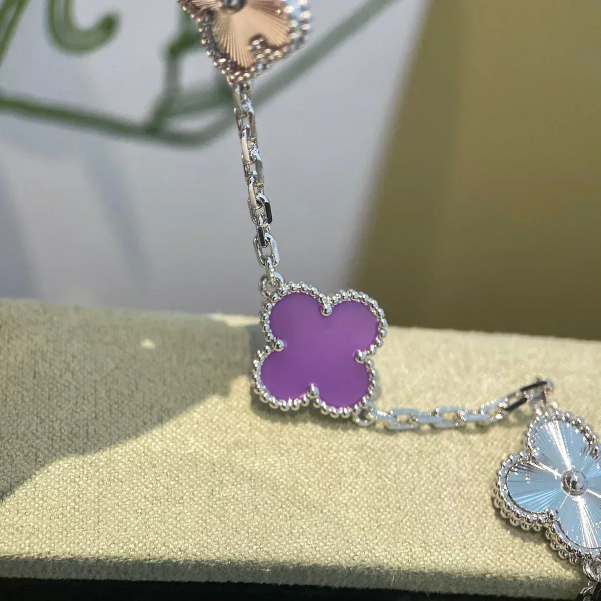 [⭐Aura] CLOVER 5 MOTIF VIOLET BRACELET COLLECTION