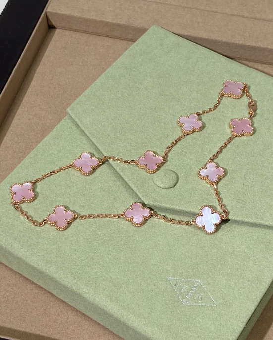 [⭐Aura Jewellery] Pink Necklace with Ten Clover Designs