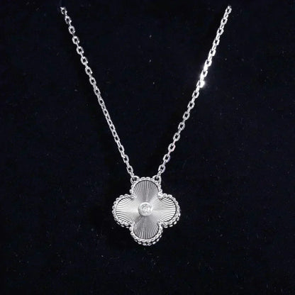 [⭐Aura]CLOVER  15MM DIAMOND LASER NECKLACE SILVER