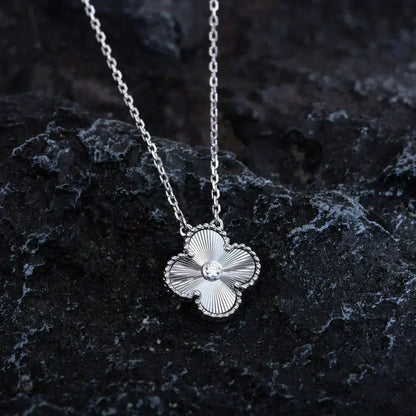 [⭐Aura]CLOVER  15MM DIAMOND LASER NECKLACE SILVER