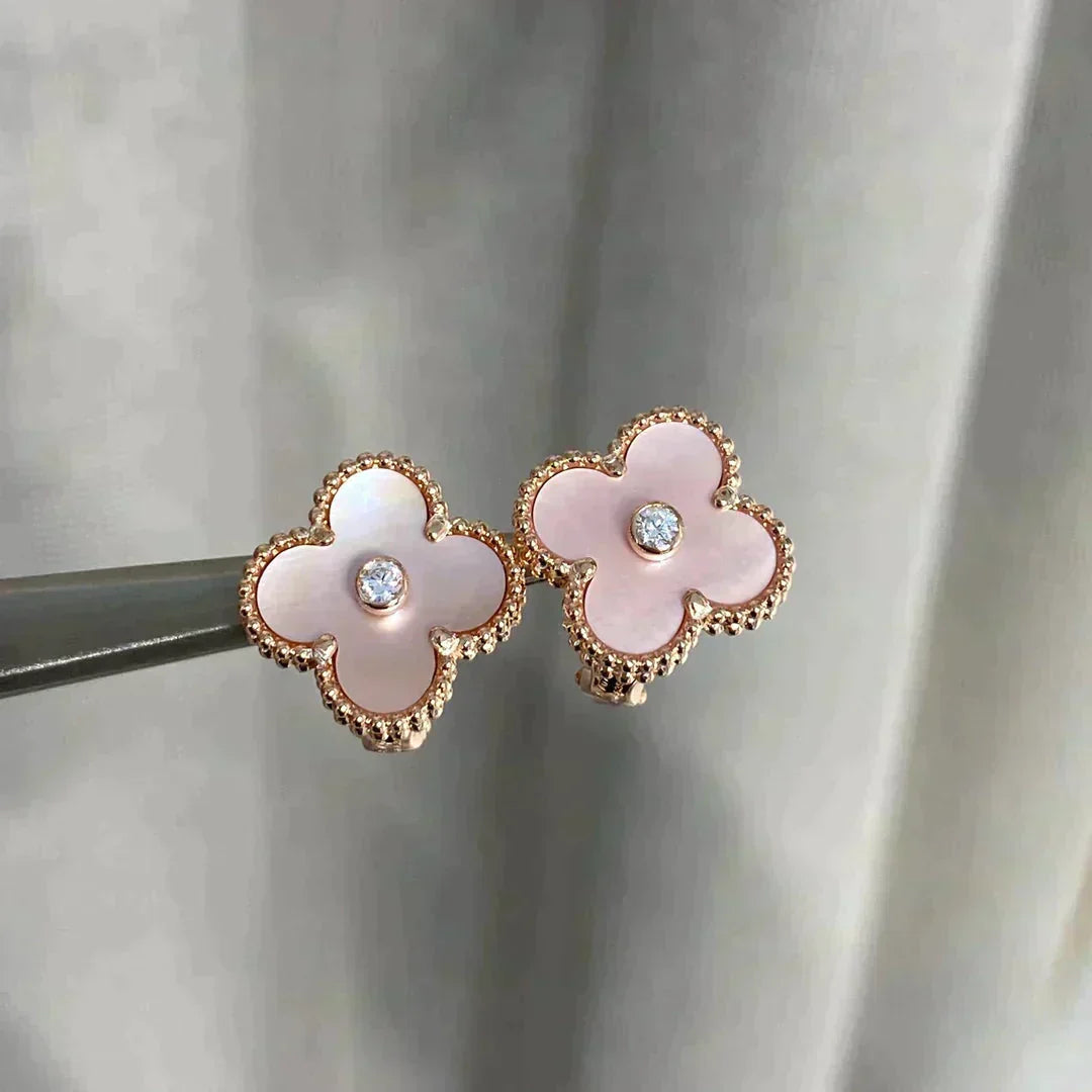 [⭐Aura]CLOVER MEDIUM 1 MOTIFS  PINK MOP DIAMOND EARRINGS
