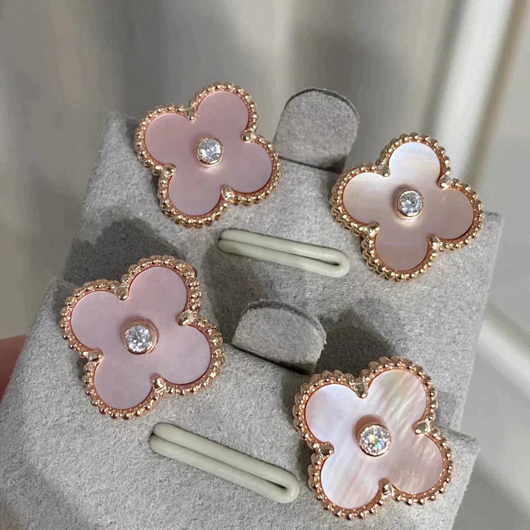 [⭐Aura]CLOVER MEDIUM 1 MOTIFS  PINK MOP DIAMOND EARRINGS