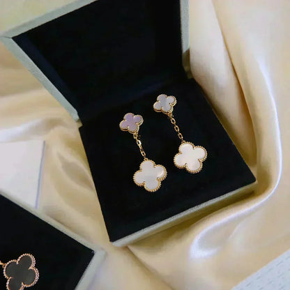 [⭐Aura]CLOVER 2 MOTIF WHITE MOP EARRINGS