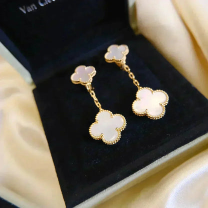 [⭐Aura]CLOVER 2 MOTIF WHITE MOP EARRINGS