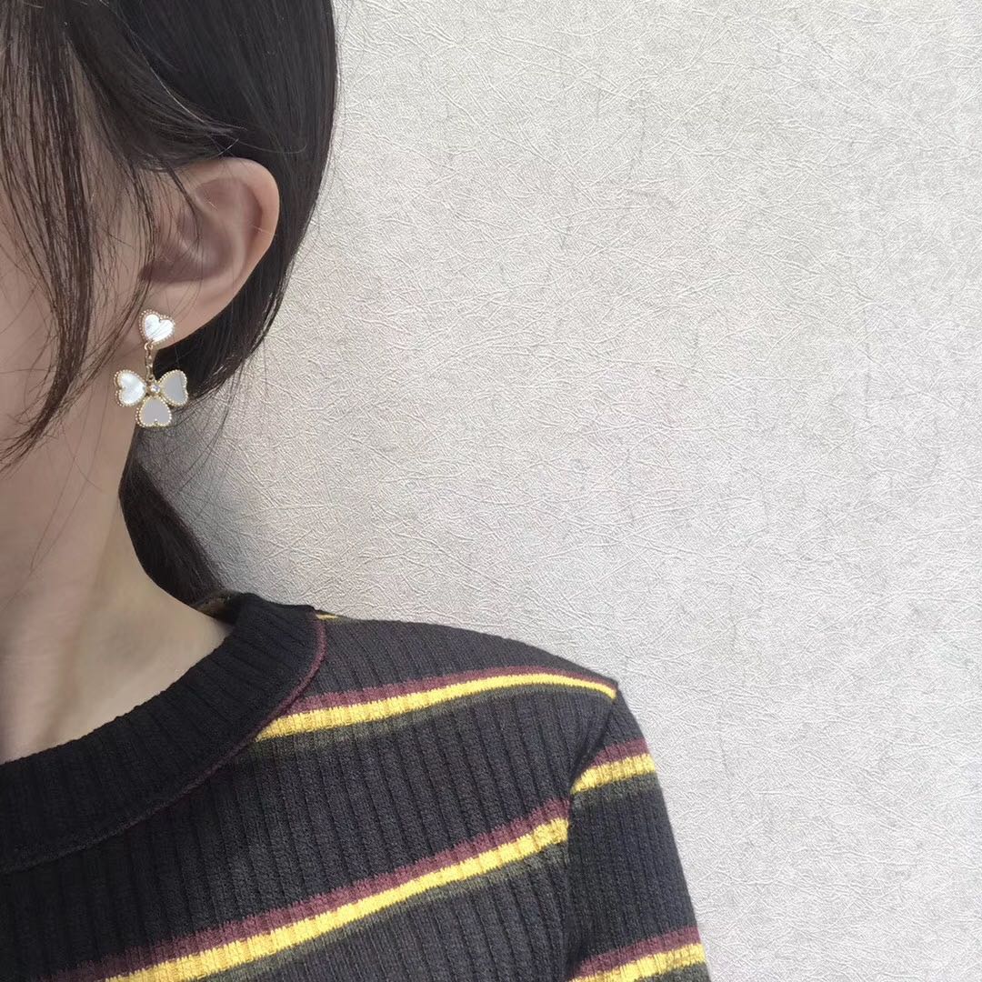 [⭐Aura]CLOVER SWEET WHITE MOP EARRINGS