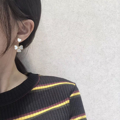 [⭐Aura]CLOVER SWEET WHITE MOP EARRINGS