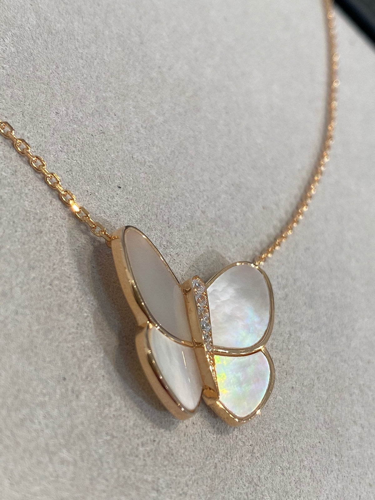 [⭐Aura]BUTTERFLY GOLD MOP DIAMOND NECKLACE