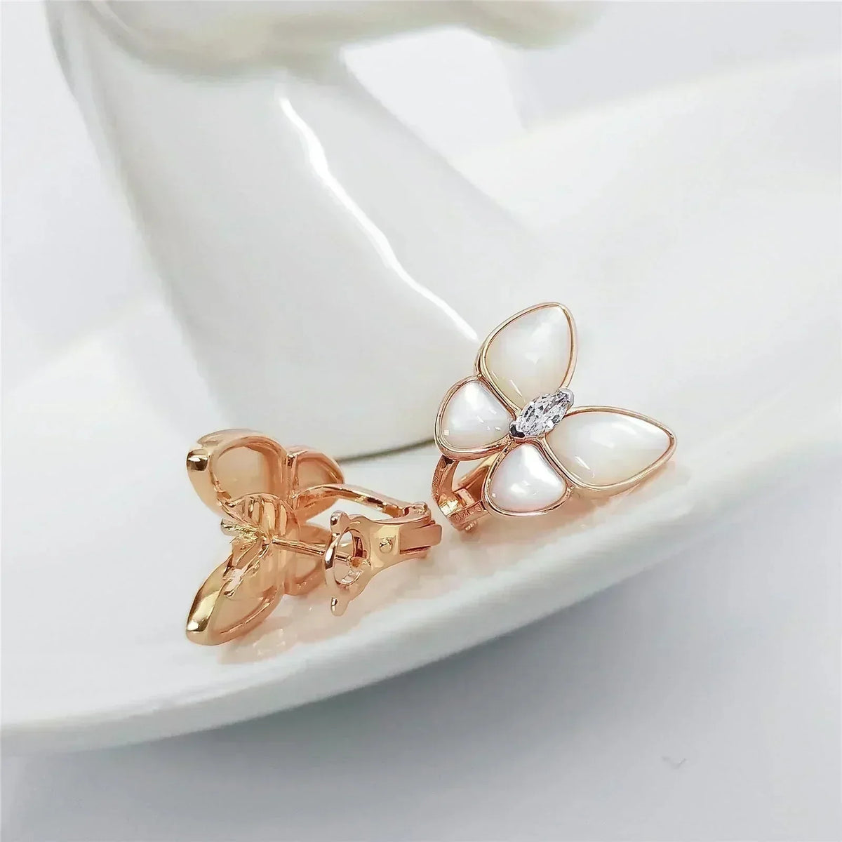 [⭐Aura]BUTTERFLY MOP DIAMOND EARRINGS