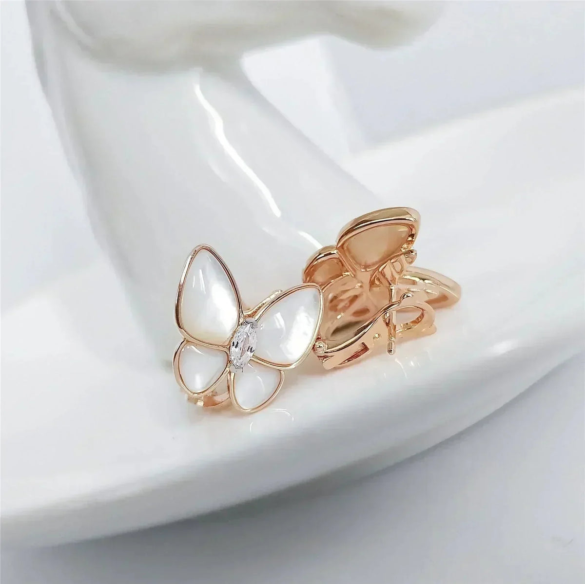 [⭐Aura]BUTTERFLY MOP DIAMOND EARRINGS