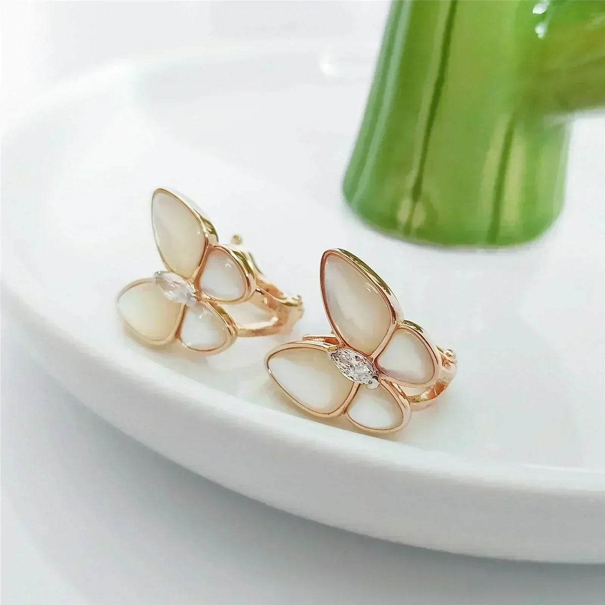 [⭐Aura]BUTTERFLY MOP DIAMOND EARRINGS