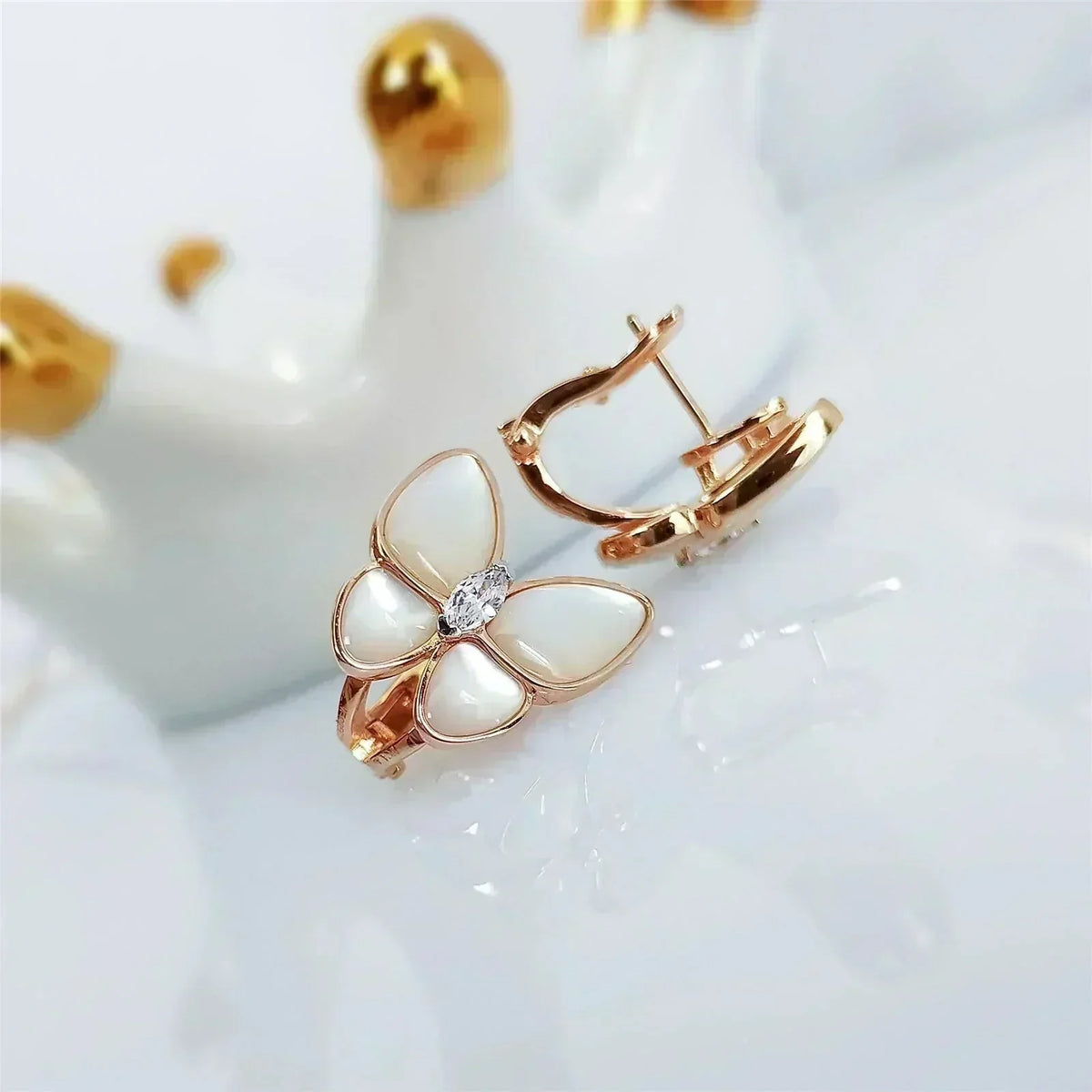 [⭐Aura]BUTTERFLY MOP DIAMOND EARRINGS