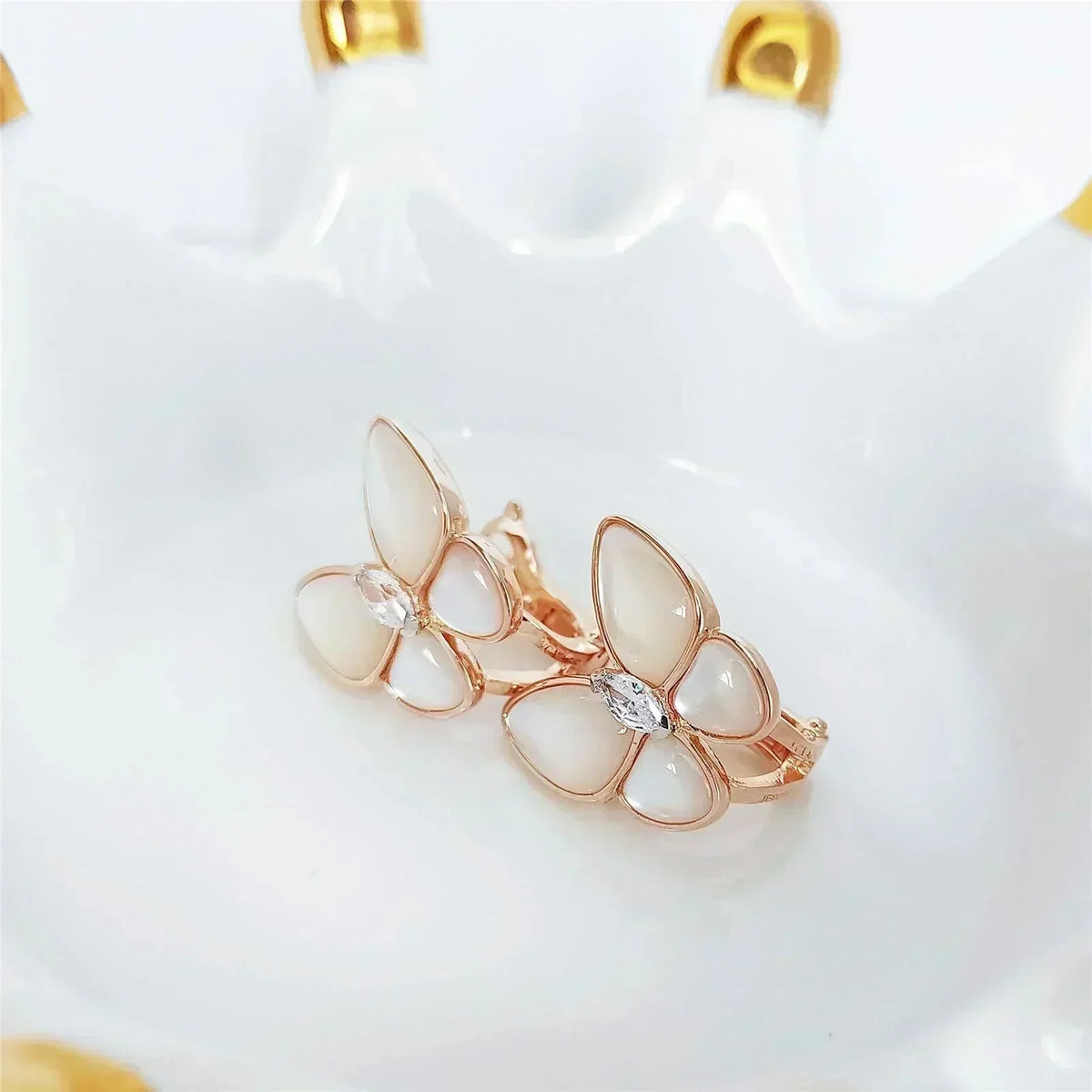 [⭐Aura]BUTTERFLY MOP DIAMOND EARRINGS