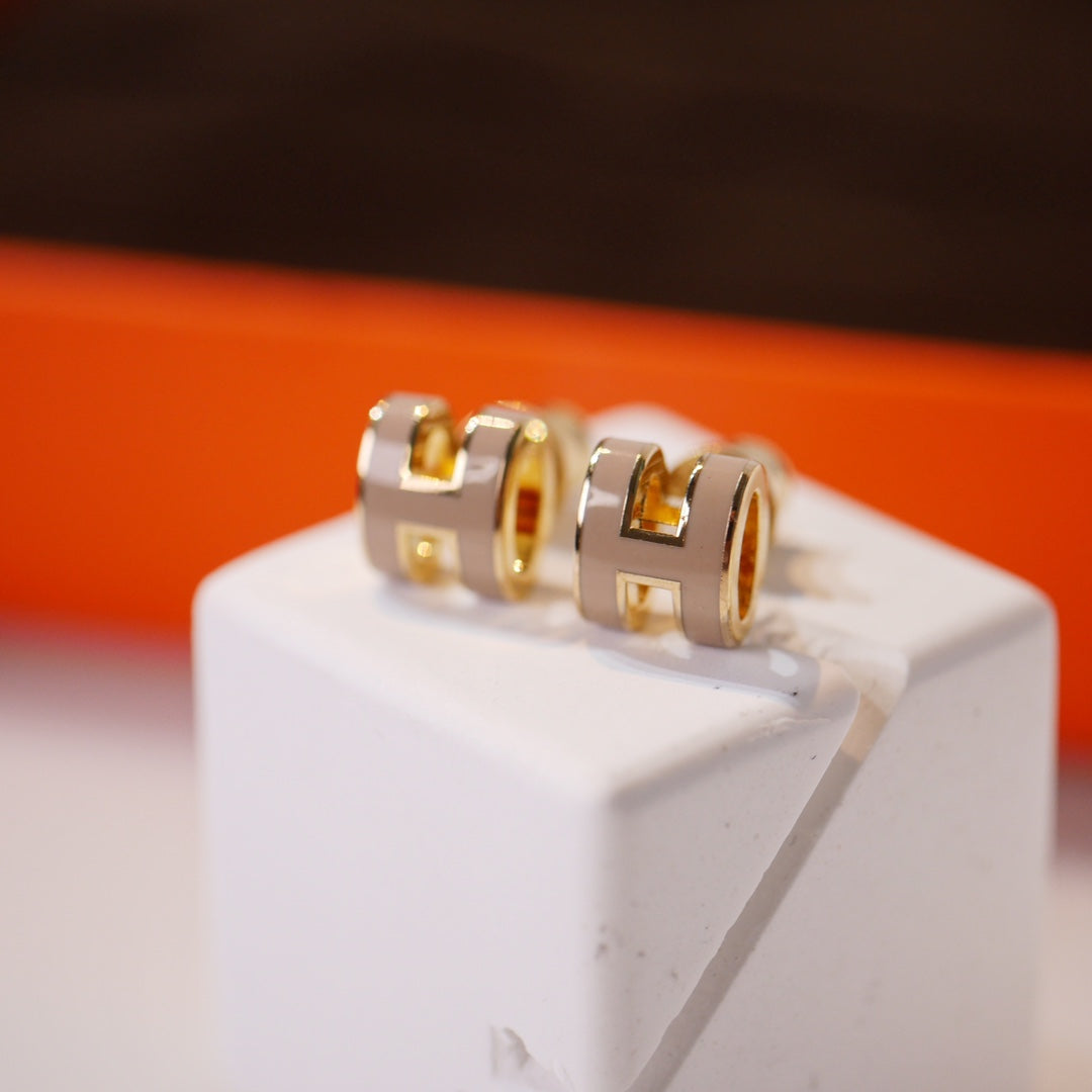 [⭐Aura]MINI POP H GOLD EARRINGS GREY