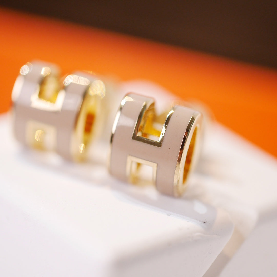 [⭐Aura]MINI POP H GOLD EARRINGS GREY