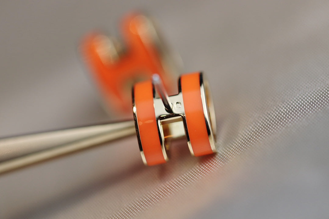 [⭐Aura]MINI POP H EARRINGS ORANGE
