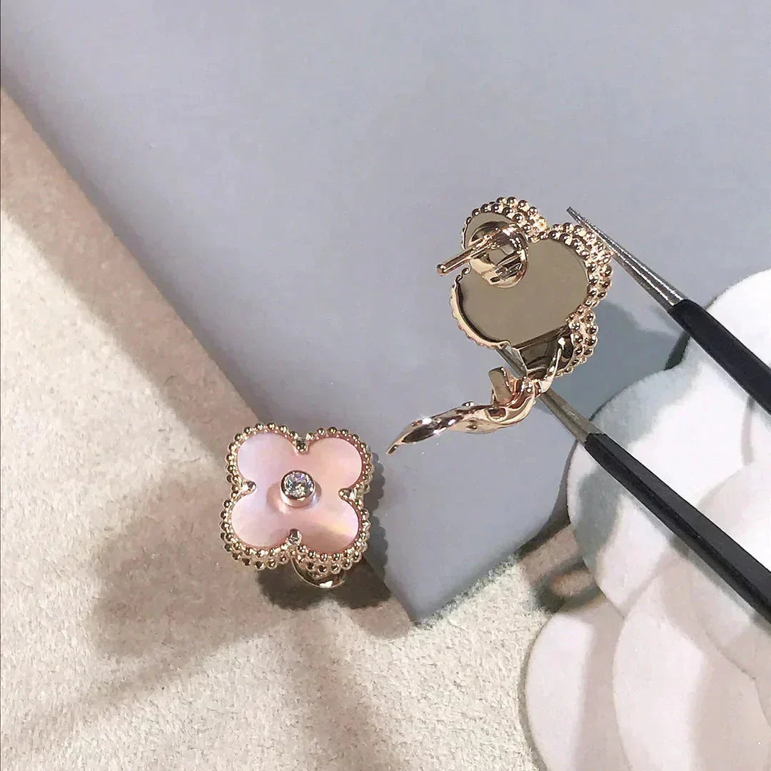 [⭐Aura]CLOVER MEDIUM 1 MOTIFS  PINK MOP DIAMOND EARRINGS
