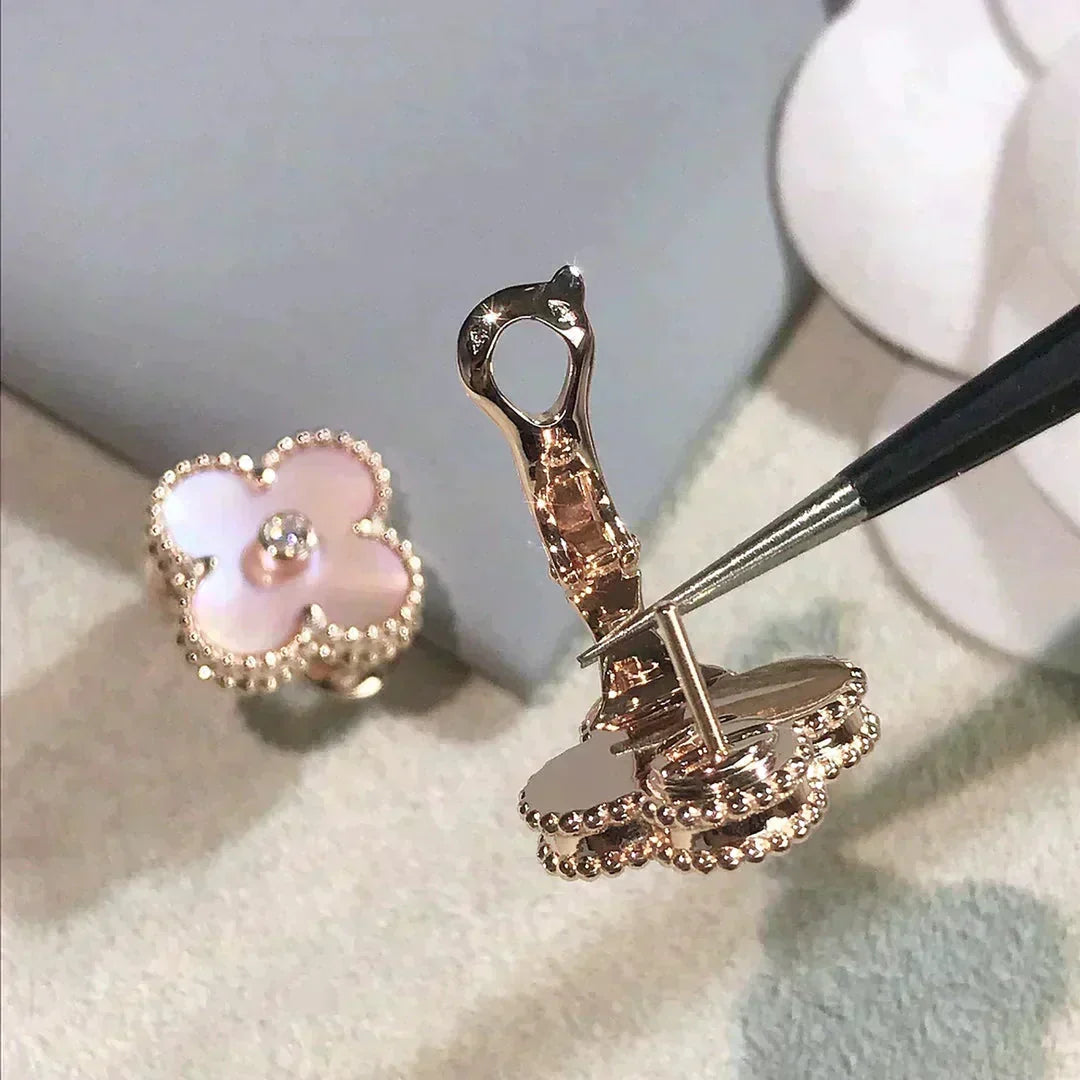 [⭐Aura]CLOVER MEDIUM 1 MOTIFS  PINK MOP DIAMOND EARRINGS