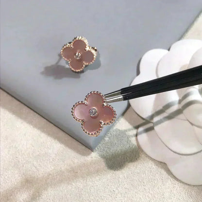 [⭐Aura]CLOVER MEDIUM 1 MOTIFS  PINK MOP DIAMOND EARRINGS