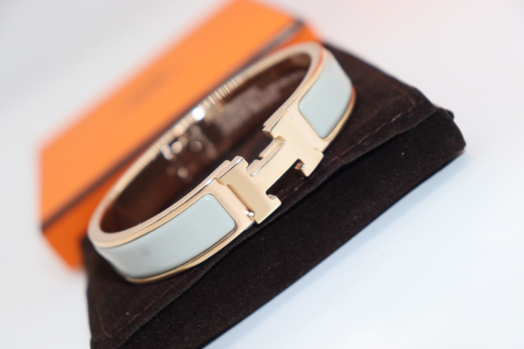 [⭐Aura]H LIGHT BLUE BRACELET