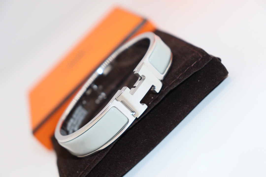 [⭐Aura]H LIGHT BLUE BRACELET