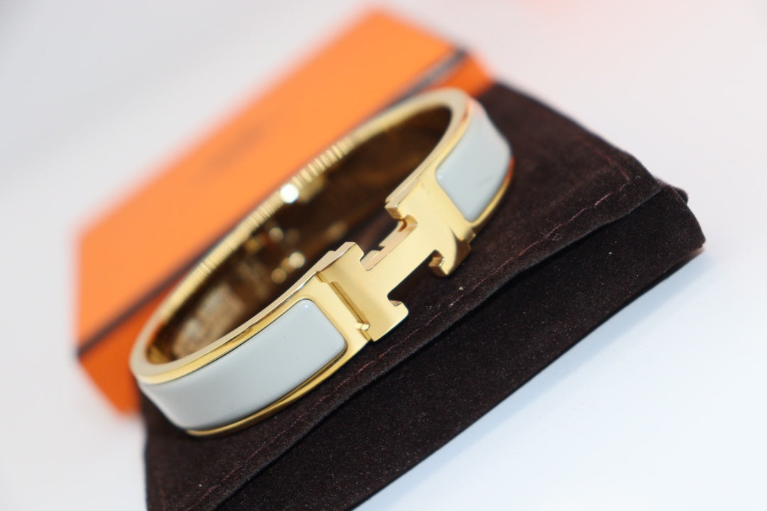 [⭐Aura]H LIGHT BLUE BRACELET