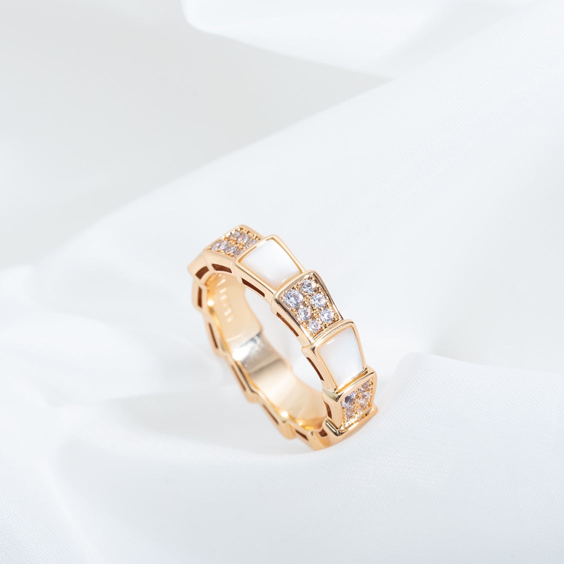 [⭐Aura]SERPENTI RING PINK GOLD MOP DIAMOND PAVED 4MM