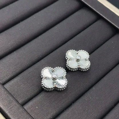 [⭐Aura]CLOVER MINI 9.5MM LASER EARRINGS