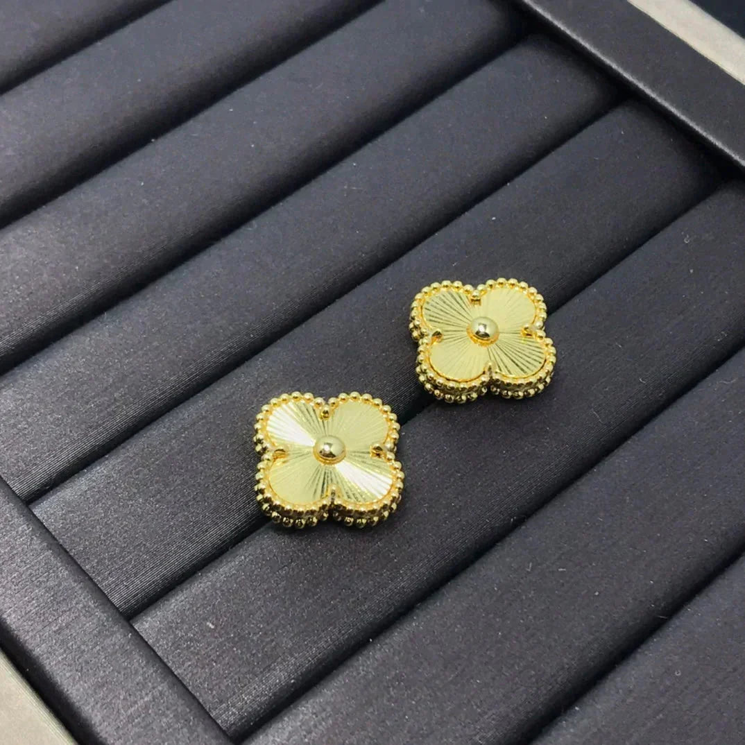 [⭐Aura]CLOVER MINI 9.5MM LASER EARRINGS