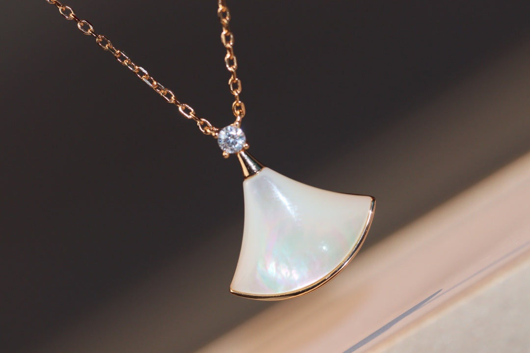 [⭐Aura]DREAM NECKLACE WHITE MOP PINK GOLD 1 DIAMOND