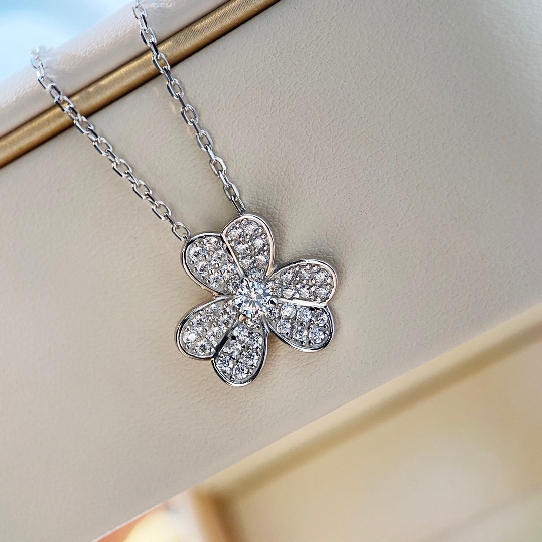 [⭐Aura]CLOVER DIAMOND NECKLACE SILVER