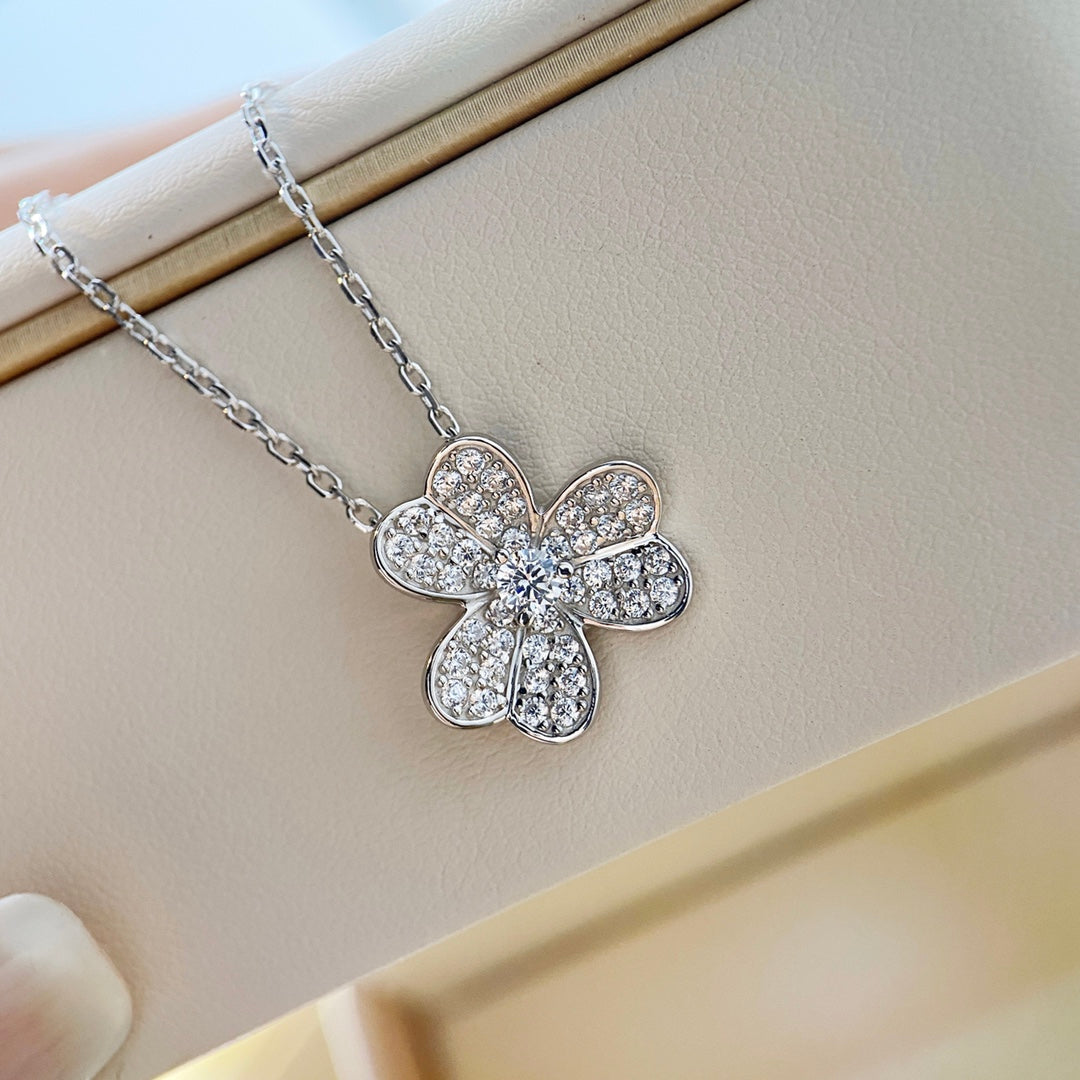 [⭐Aura]CLOVER DIAMOND NECKLACE SILVER