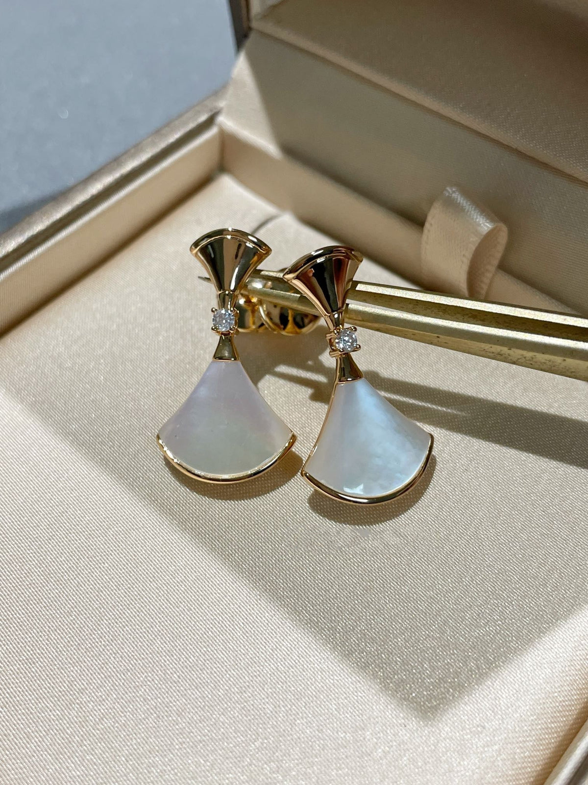 [⭐Aura]DREAM MOP 1 DIAMOND EARRINGS