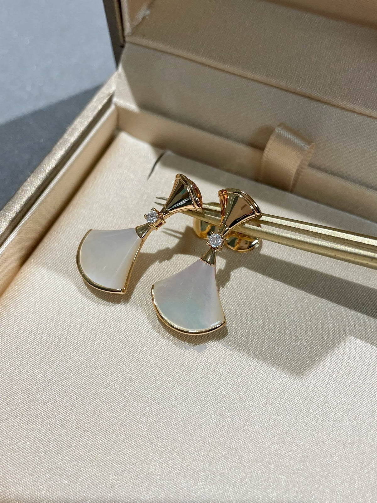 [⭐Aura]DREAM MOP 1 DIAMOND EARRINGS