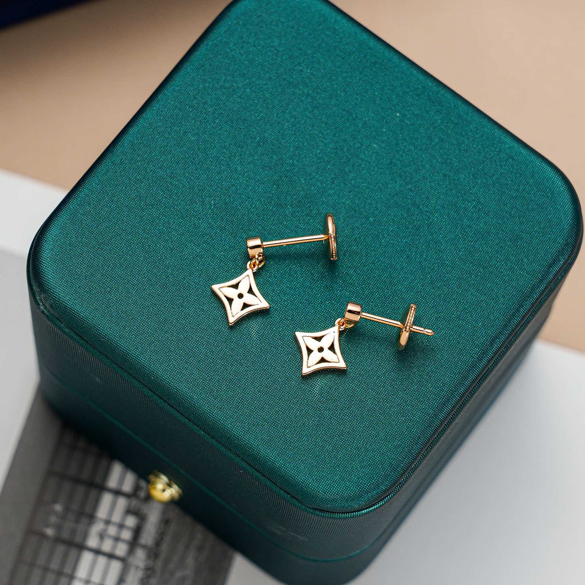 [⭐Aura]STAR EARRINGS GOLD