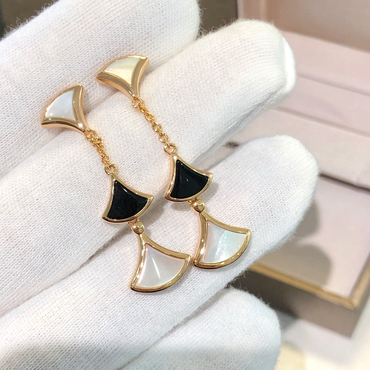 [⭐Aura]DREAM EARRINGS 3 MOTIFS ONYX MOP PINK GOLD