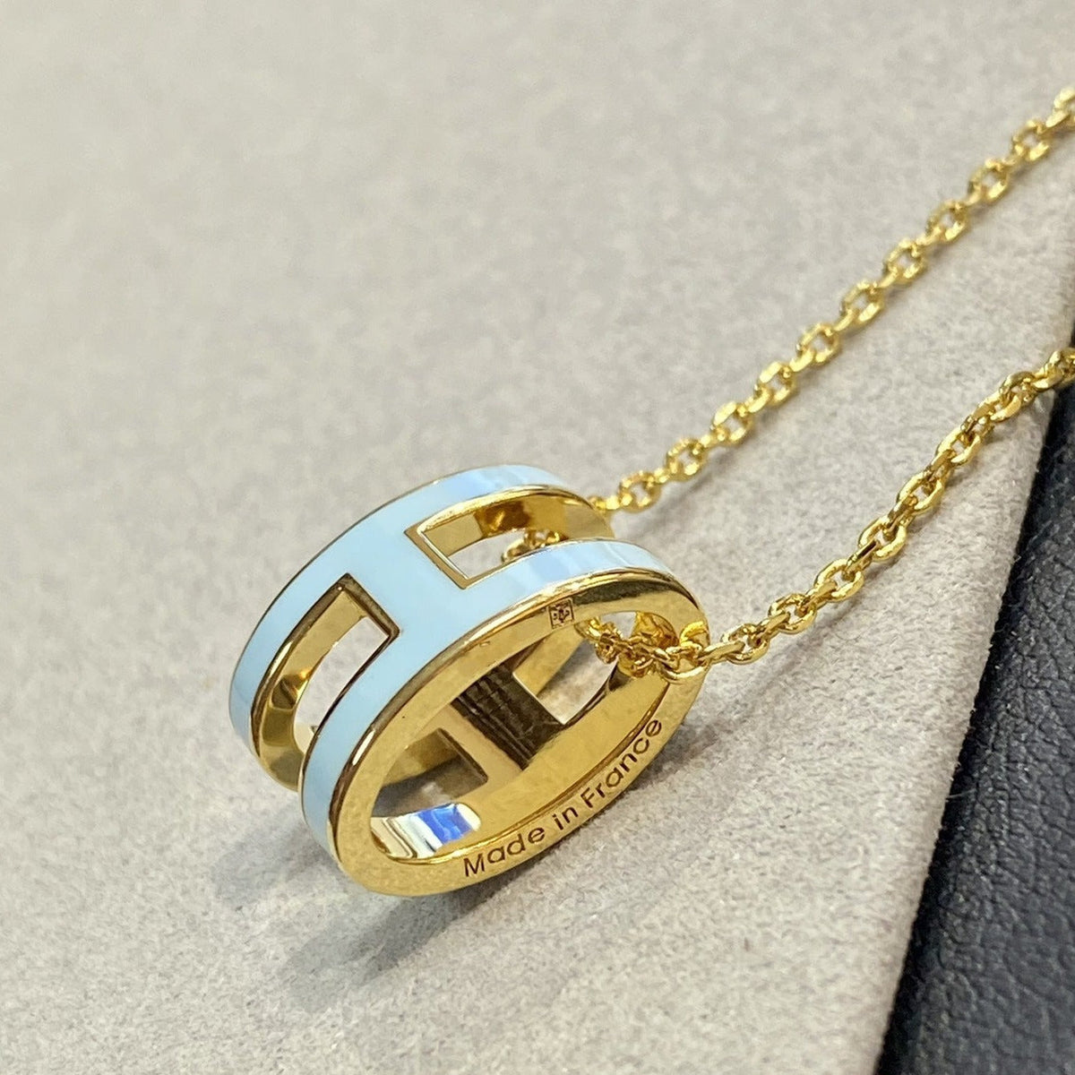[⭐Aura]POP H LIGHT BLUE NECKLACE