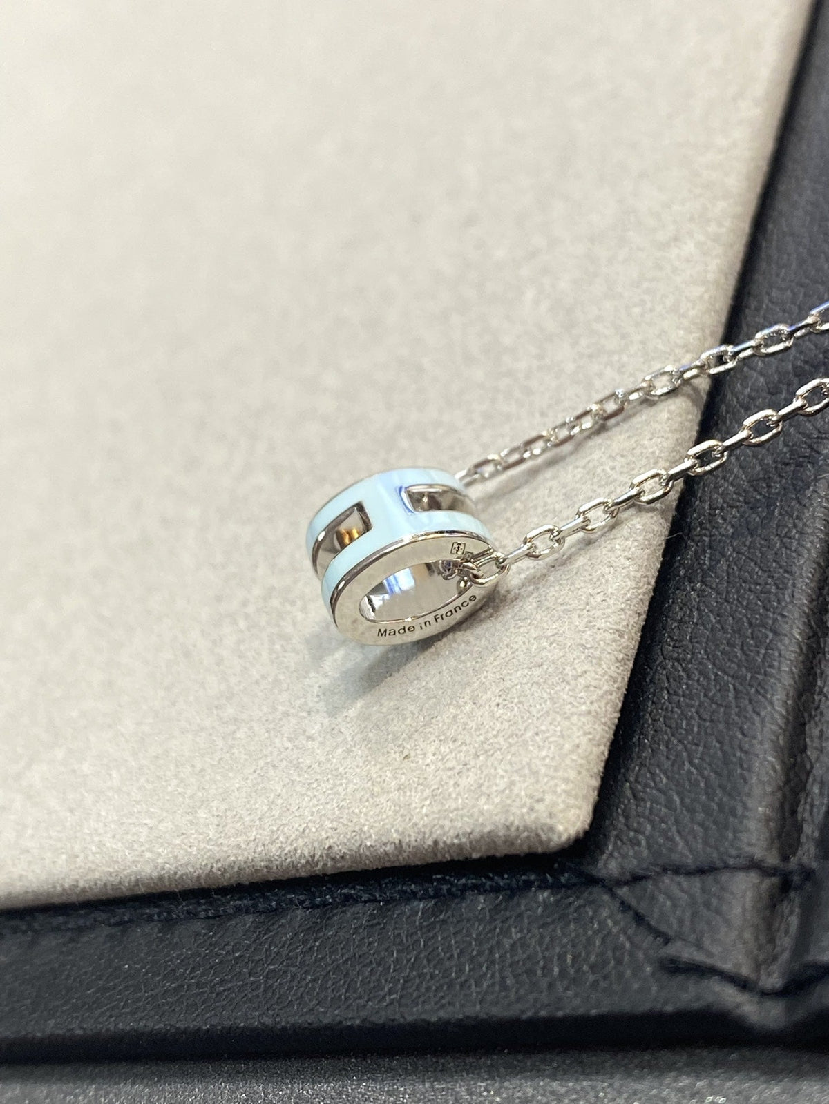 [⭐Aura]POP H LIGHT BLUE NECKLACE