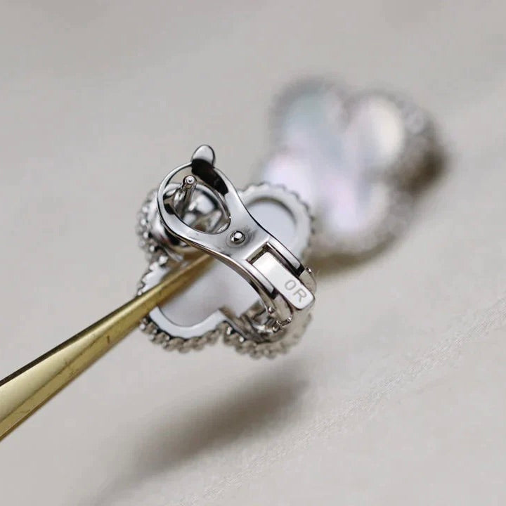 [⭐Aura]CLOVER MEDIUM 1 MOTIFS  WHITE MOP EARRINGS SILVER