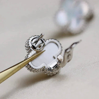 [⭐Aura]CLOVER MEDIUM 1 MOTIFS  WHITE MOP EARRINGS SILVER