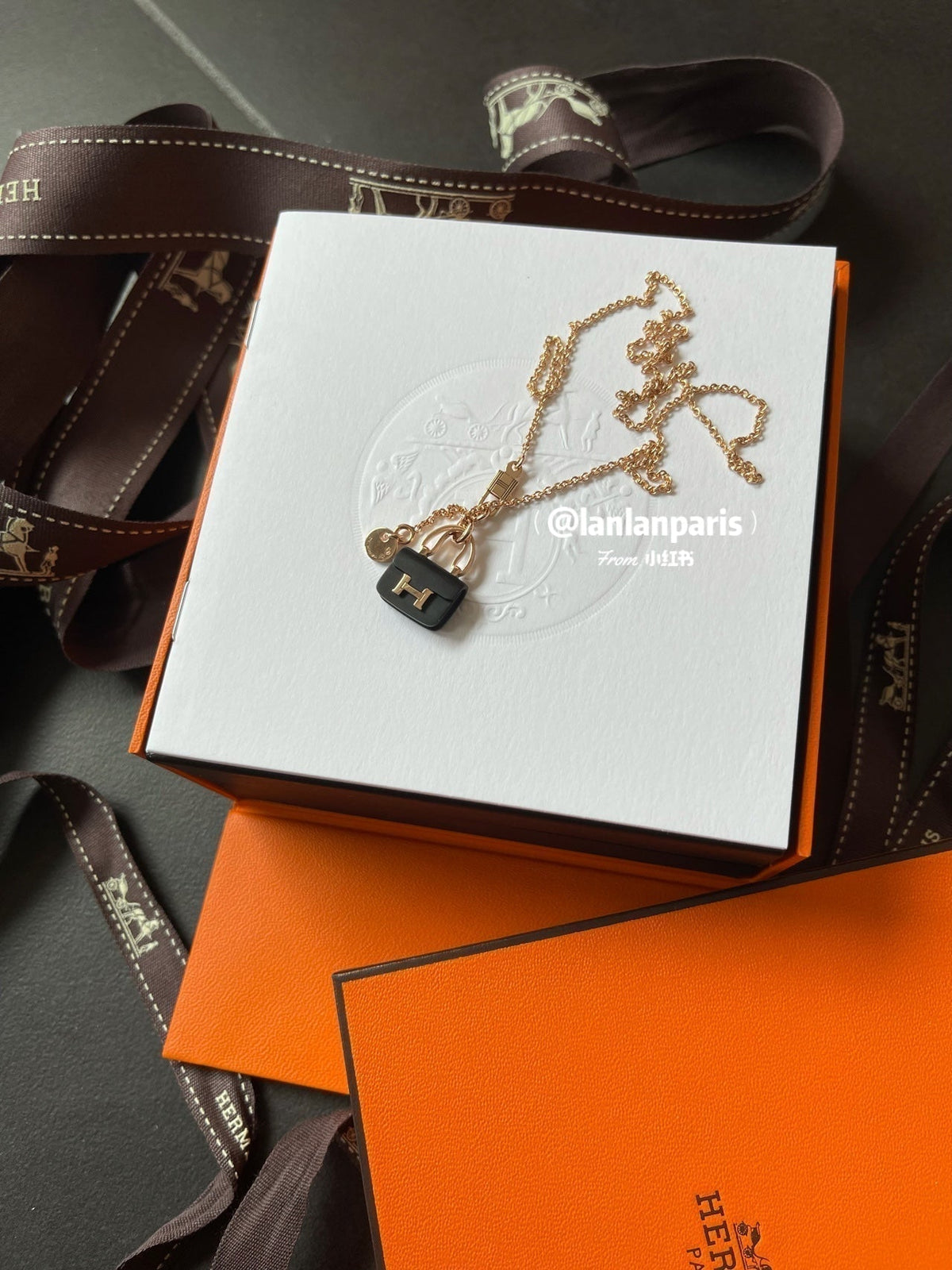 [⭐Aura]CONSTANCE BLACK PEDANT PINK GOLD NECKLACE