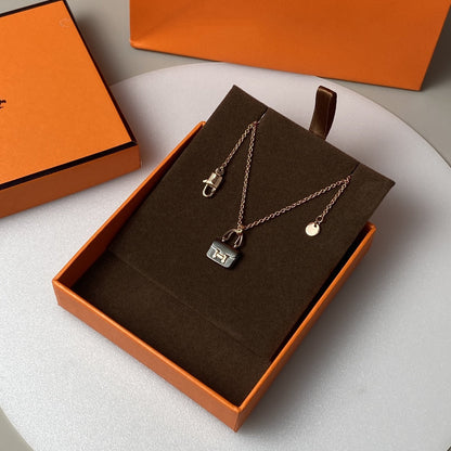 [⭐Aura]CONSTANCE BLACK PEDANT PINK GOLD NECKLACE