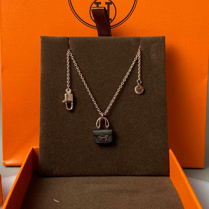 [⭐Aura]CONSTANCE BLACK PEDANT PINK GOLD NECKLACE