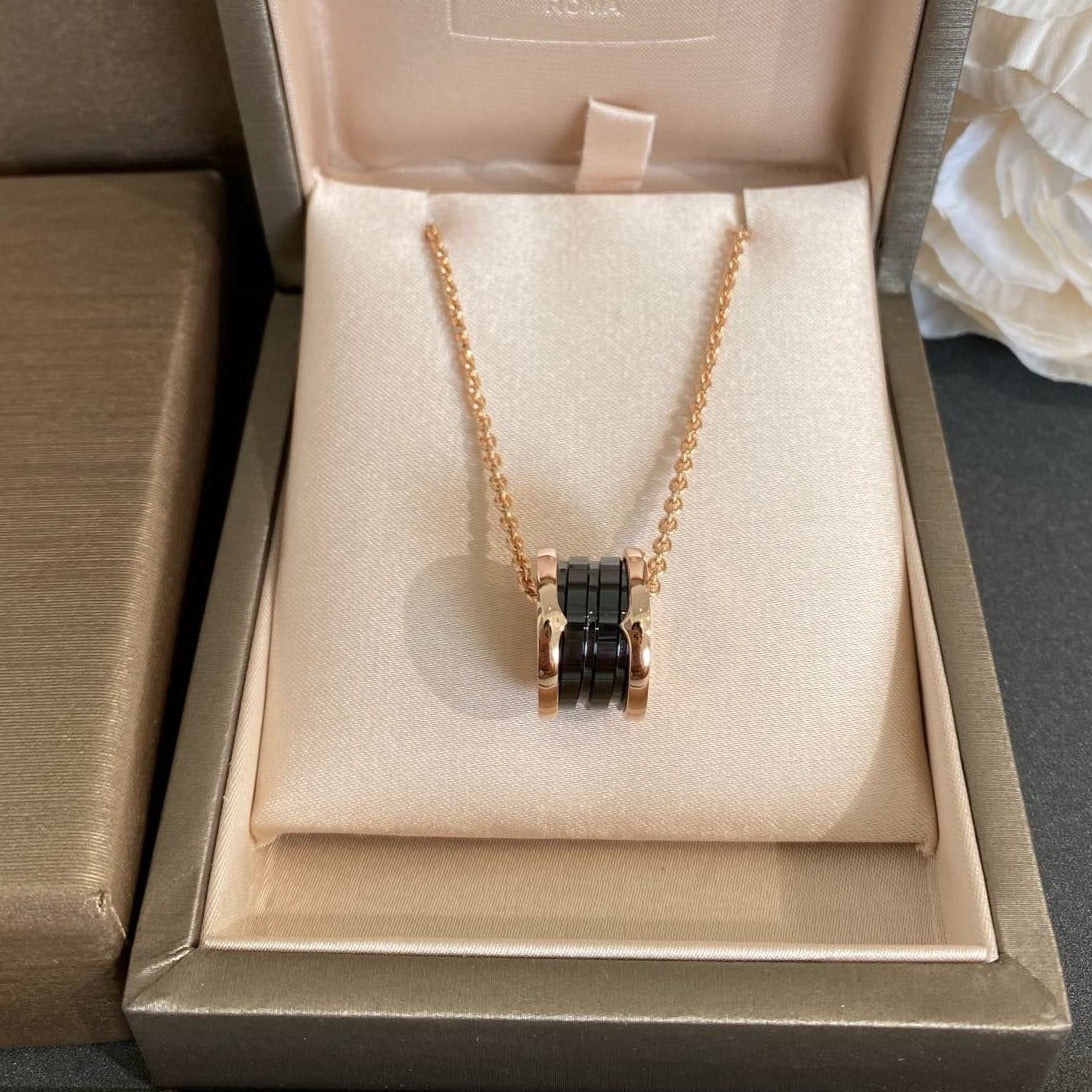 [⭐Aura]ZERO 1 BLACK CERAMIC PINK GOLD NECKLACE