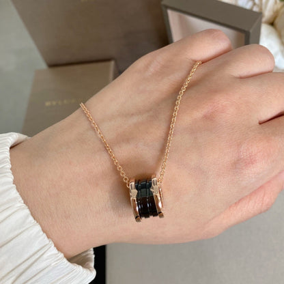 [⭐Aura]ZERO 1 BLACK CERAMIC PINK GOLD NECKLACE