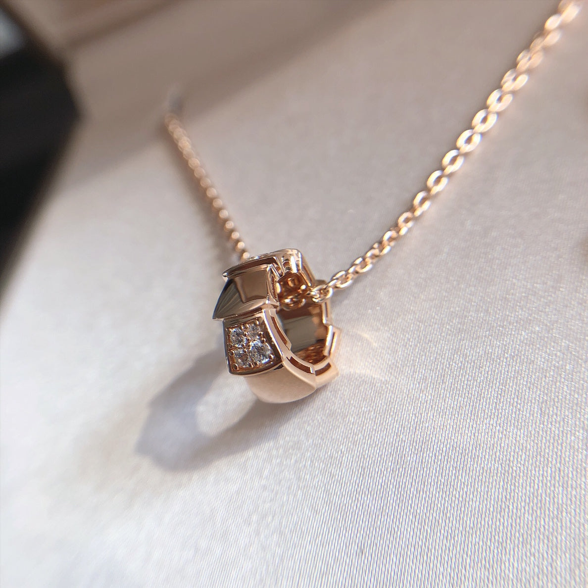 [⭐Aura]SERPENTI PEDANT DIAMOND PINK GOLD NECKLACE
