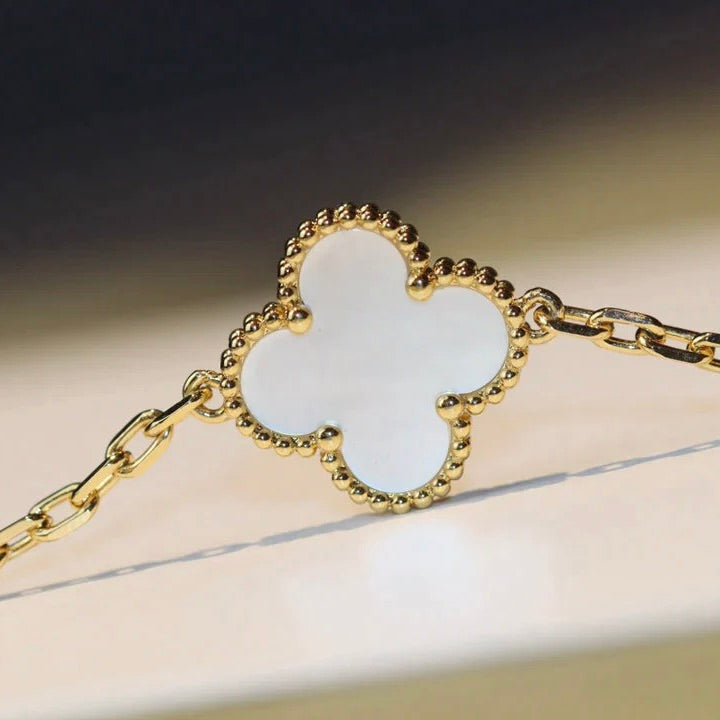 [⭐Aura]CLOVER 20 MOTIFS WHITE MOP NECKLACE