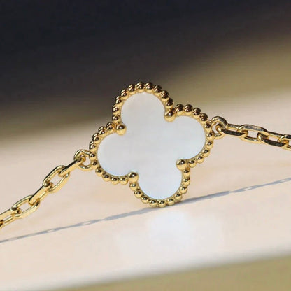 [⭐Aura]CLOVER 20 MOTIFS WHITE MOP NECKLACE