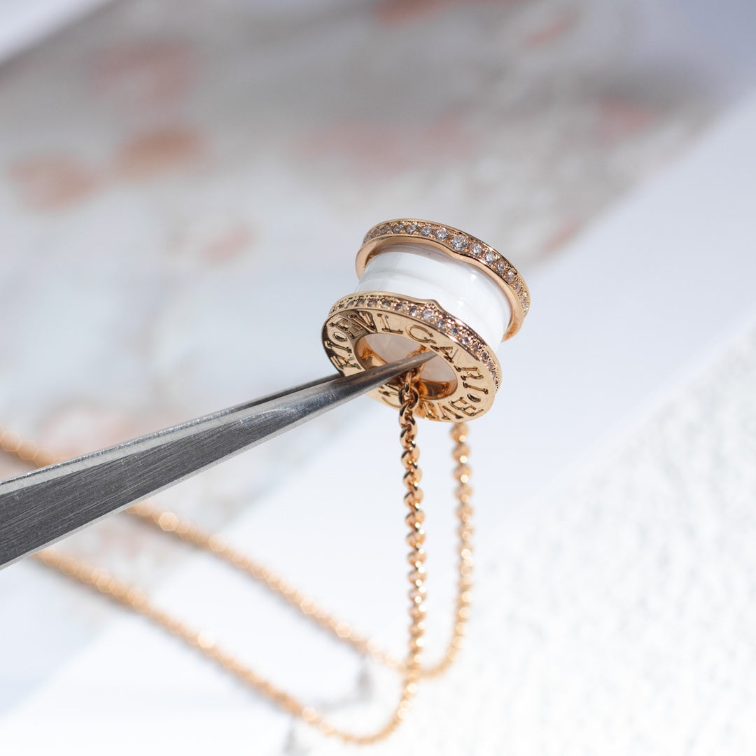 [⭐Aura]ZERO 1 WHITE CERAMIC PINK GOLD DIAMOND NECKLACE